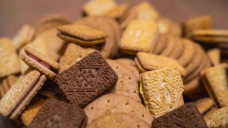 Biscuits & Cookies (बिस्कुट और कुकिज )